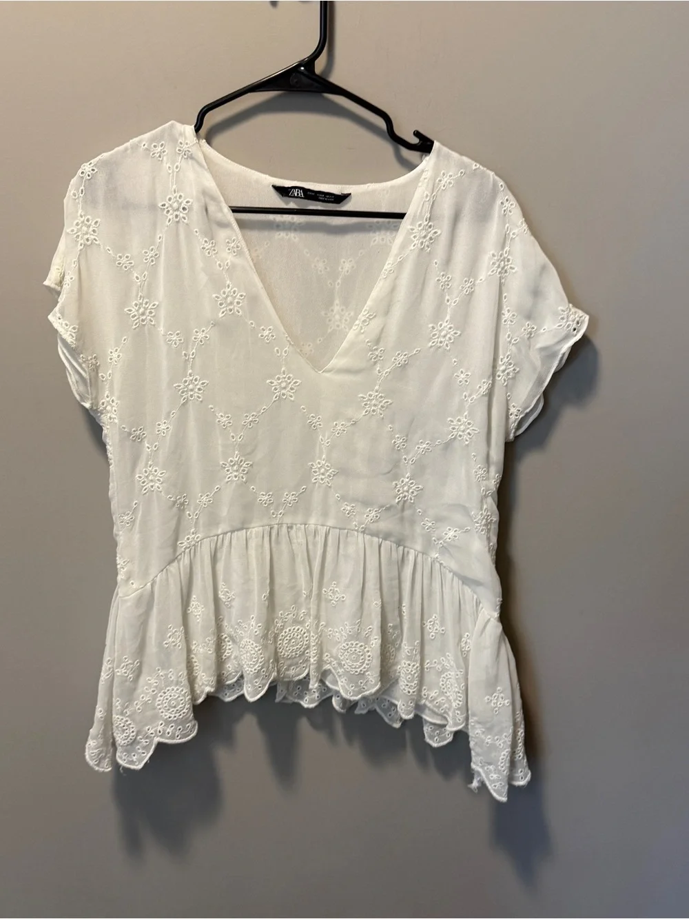 Zara White Embroidered Peplum V-Neck Top - M